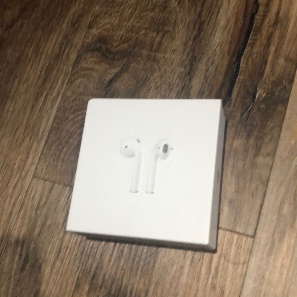 White Wireless Earbuds
SHIPPING AVAILABLE TODAY